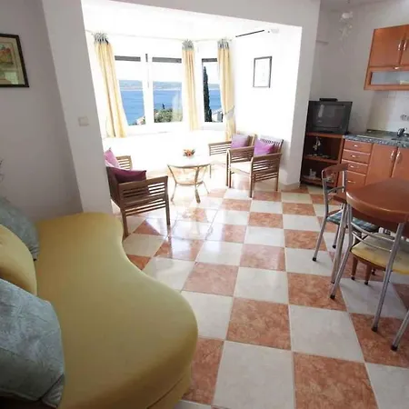 Two-bedroom Crikvenica 31 Selce